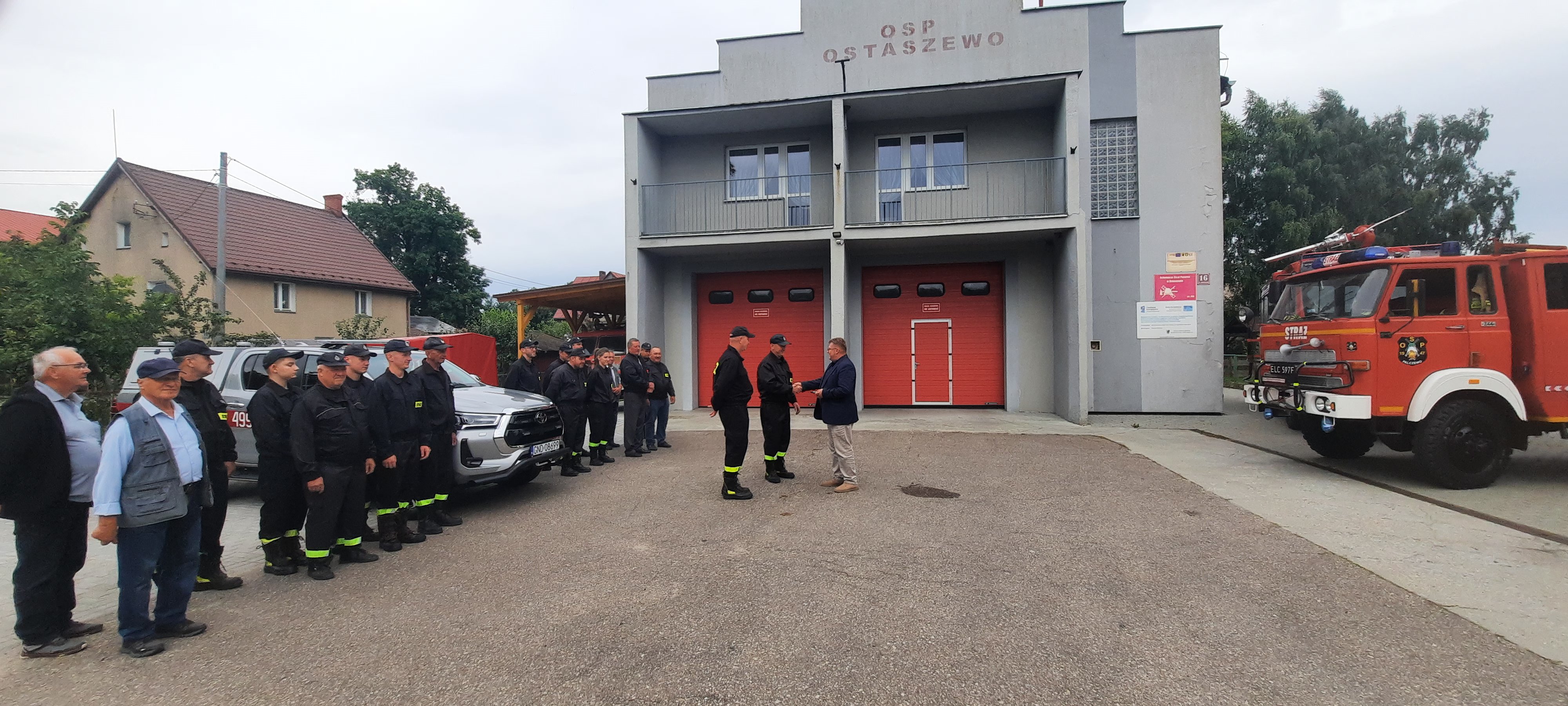 Uroczyste przekazanie lekkiego samochodu ratowniczo-operacyjnego dla OSP
