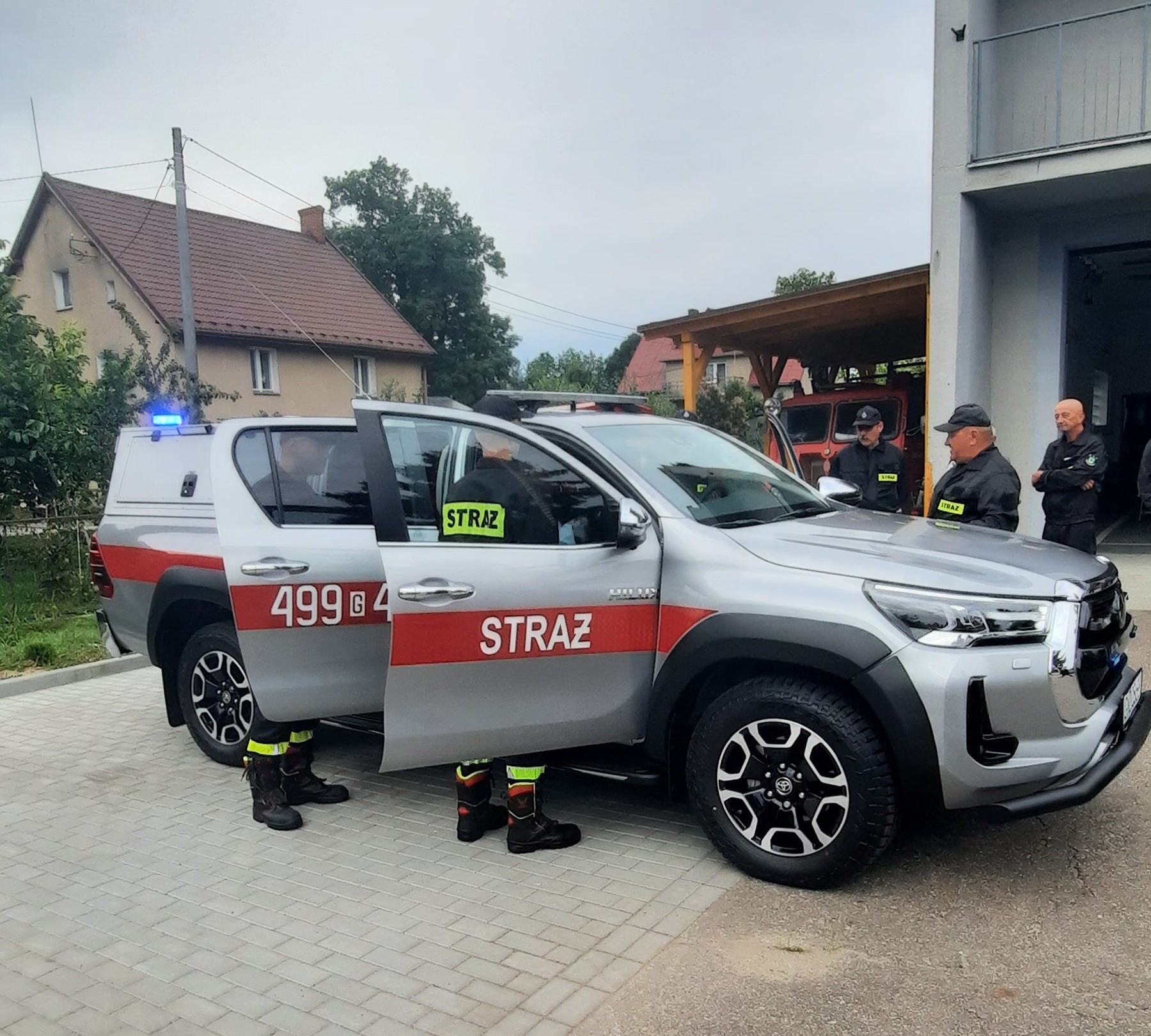 Uroczyste przekazanie lekkiego samochodu ratowniczo-operacyjnego dla OSP