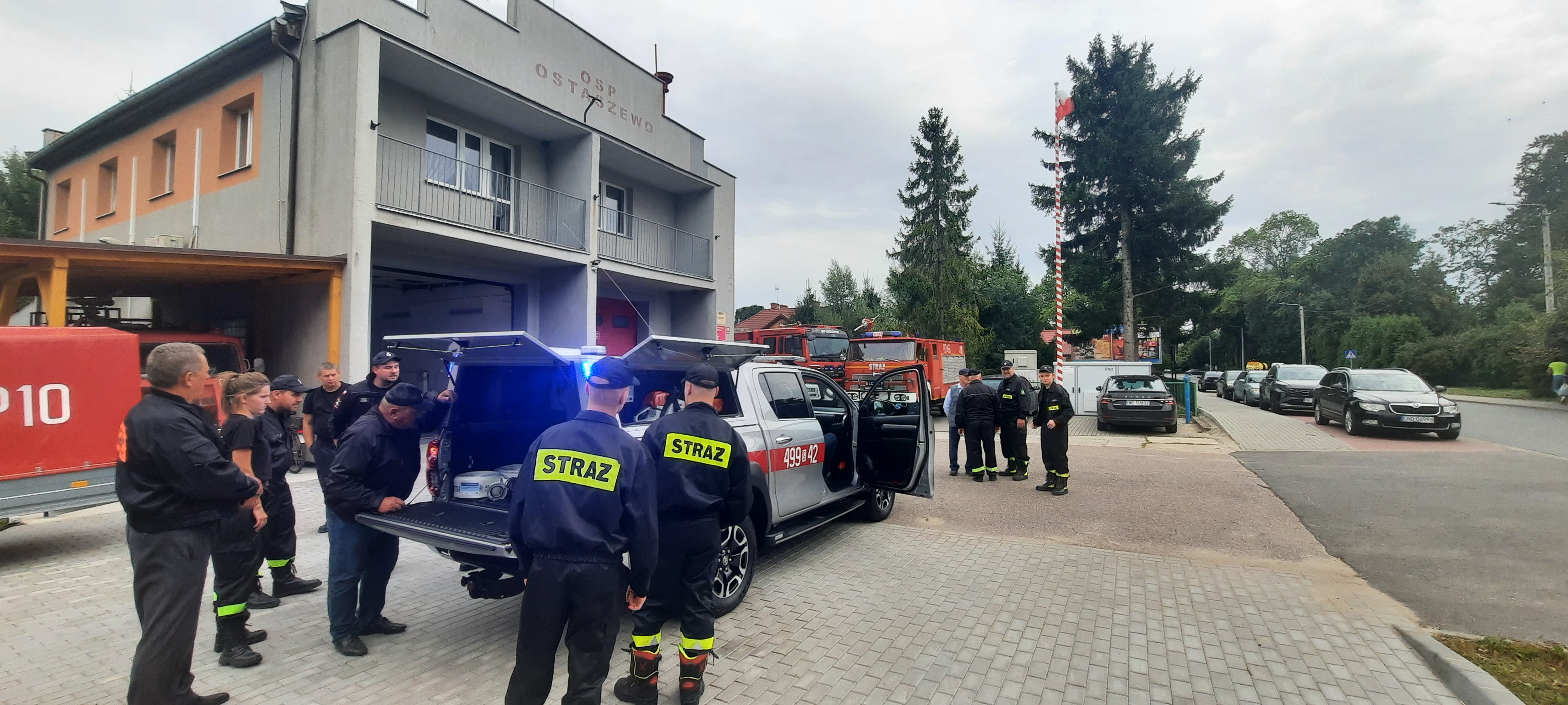 Uroczyste przekazanie lekkiego samochodu ratowniczo-operacyjnego dla OSP