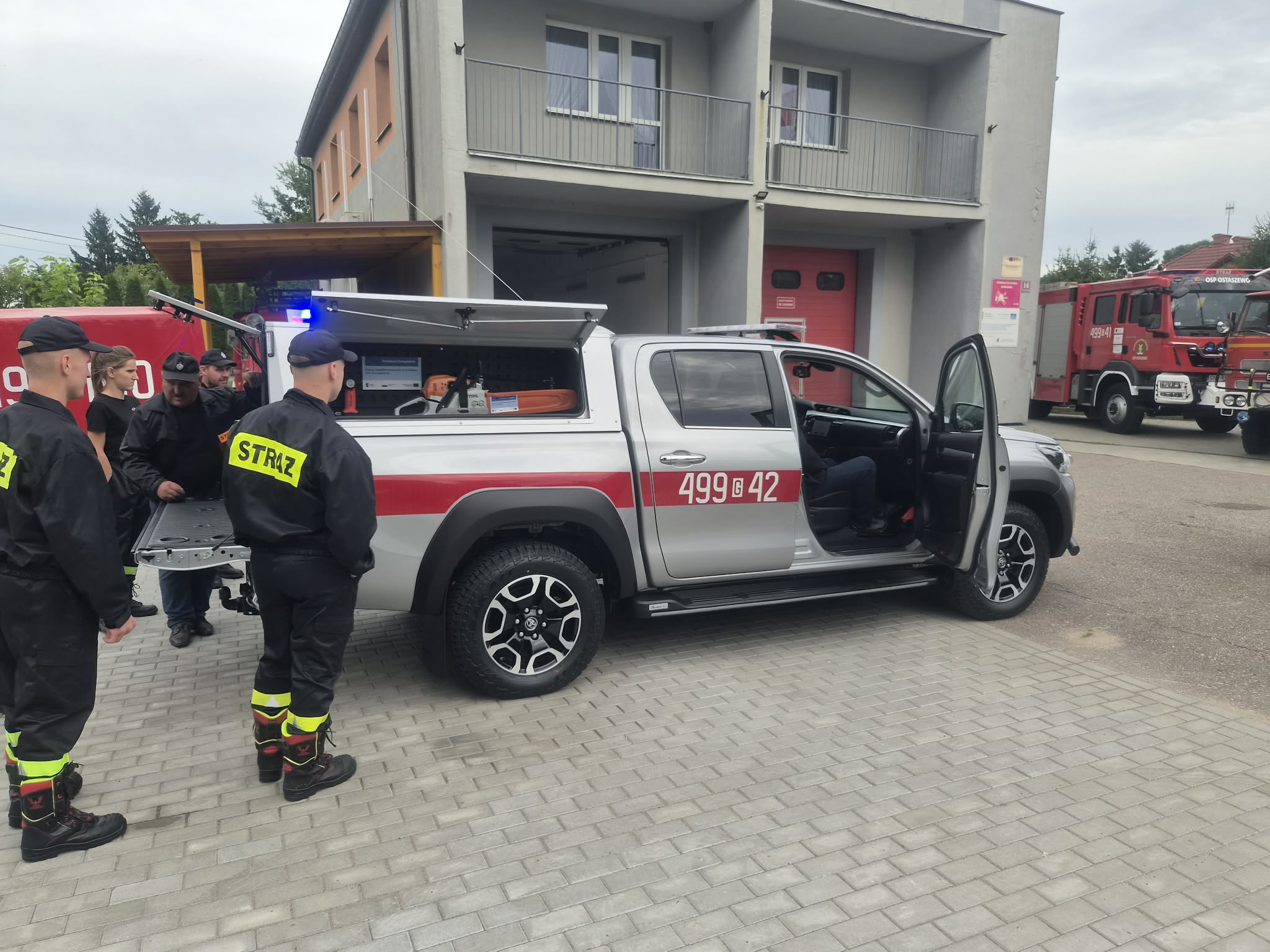 Uroczyste przekazanie lekkiego samochodu ratowniczo-operacyjnego dla OSP
